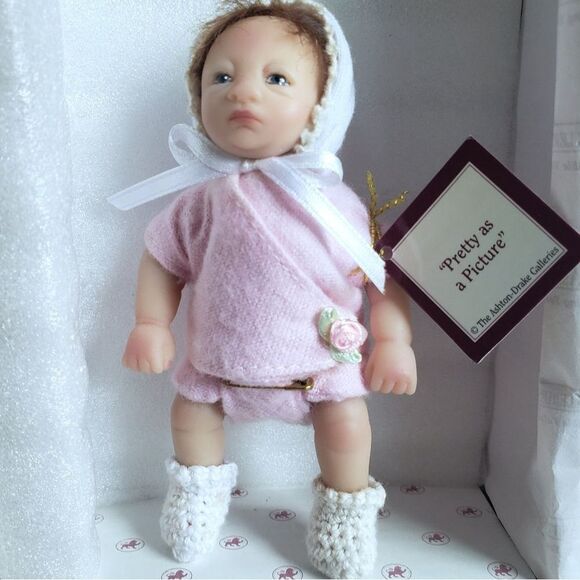 Ashton-Drake Galleries "Pretty As A Picture" Lifelike Collectible Baby Doll - Picture 1 of 6